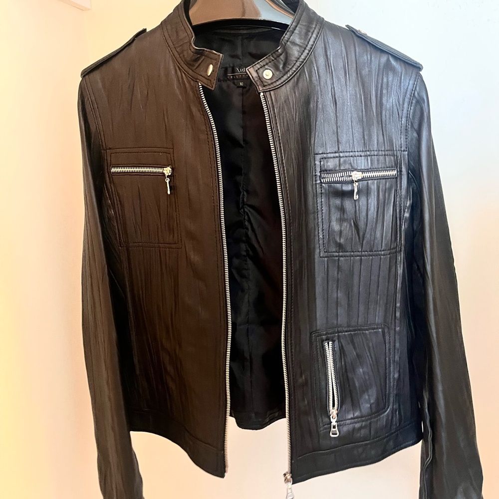 Vid Collection leather jacket. Size 10 US.
100% leather